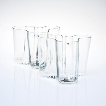 VASER, 2 st, glas, "Savoy", signerade Alvar Aalto - 3030. 1970-80-tal.