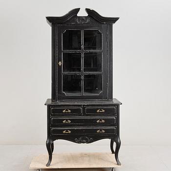 SKÅP, rokokostil, 1900-talets första hälft.