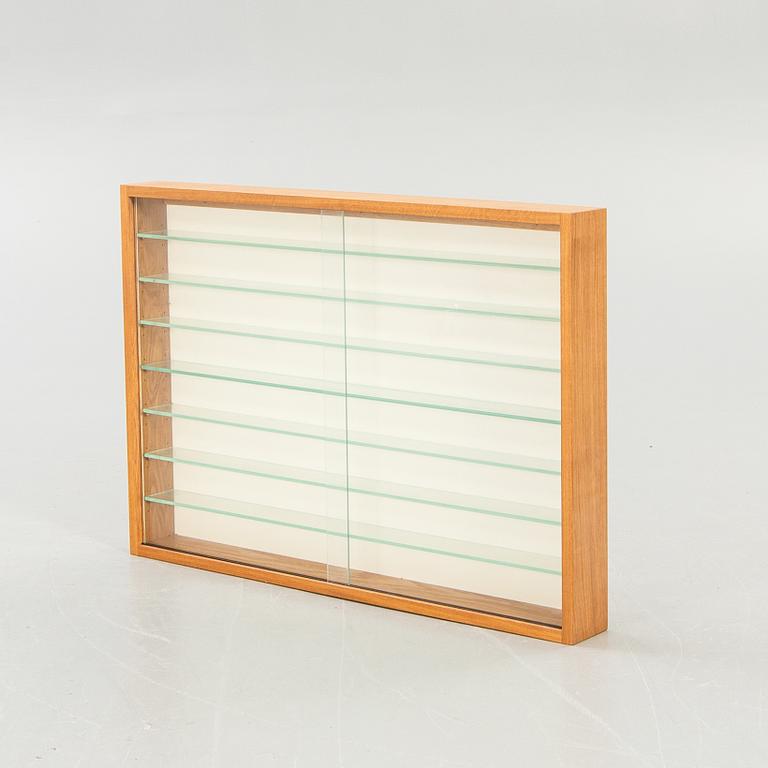 Display cabinet, modern manufacture, Collector Höganäs.