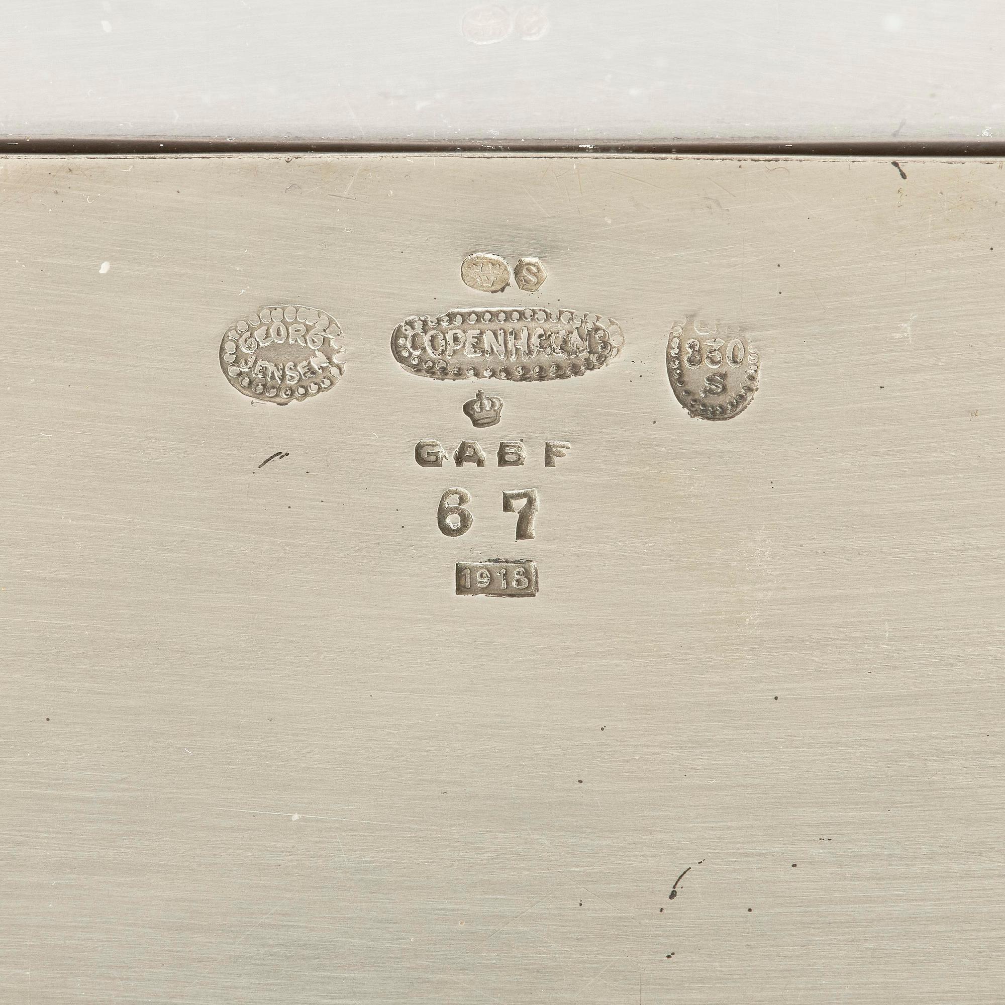 Georg Jensen, cigarrskrin, silver, inredning i trä, Köpenhamn 1918.