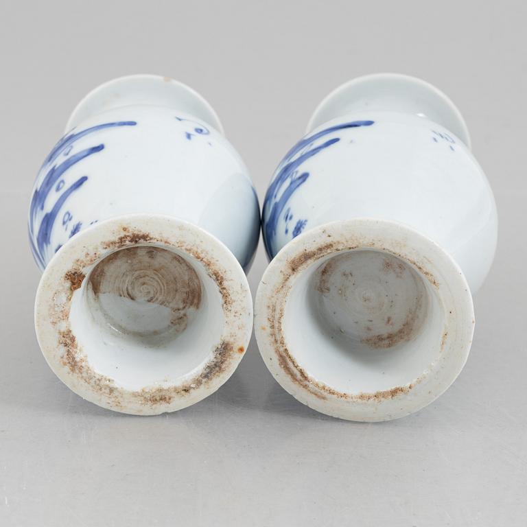 Vaser, ett par, porslin, Qingdynastin, 1800-tal.