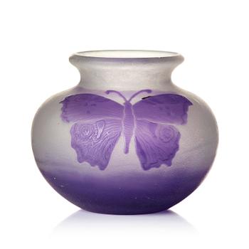 3. Karl Lindeberg, an Art Nouveau cameo glass vase, Kosta, Sweden.