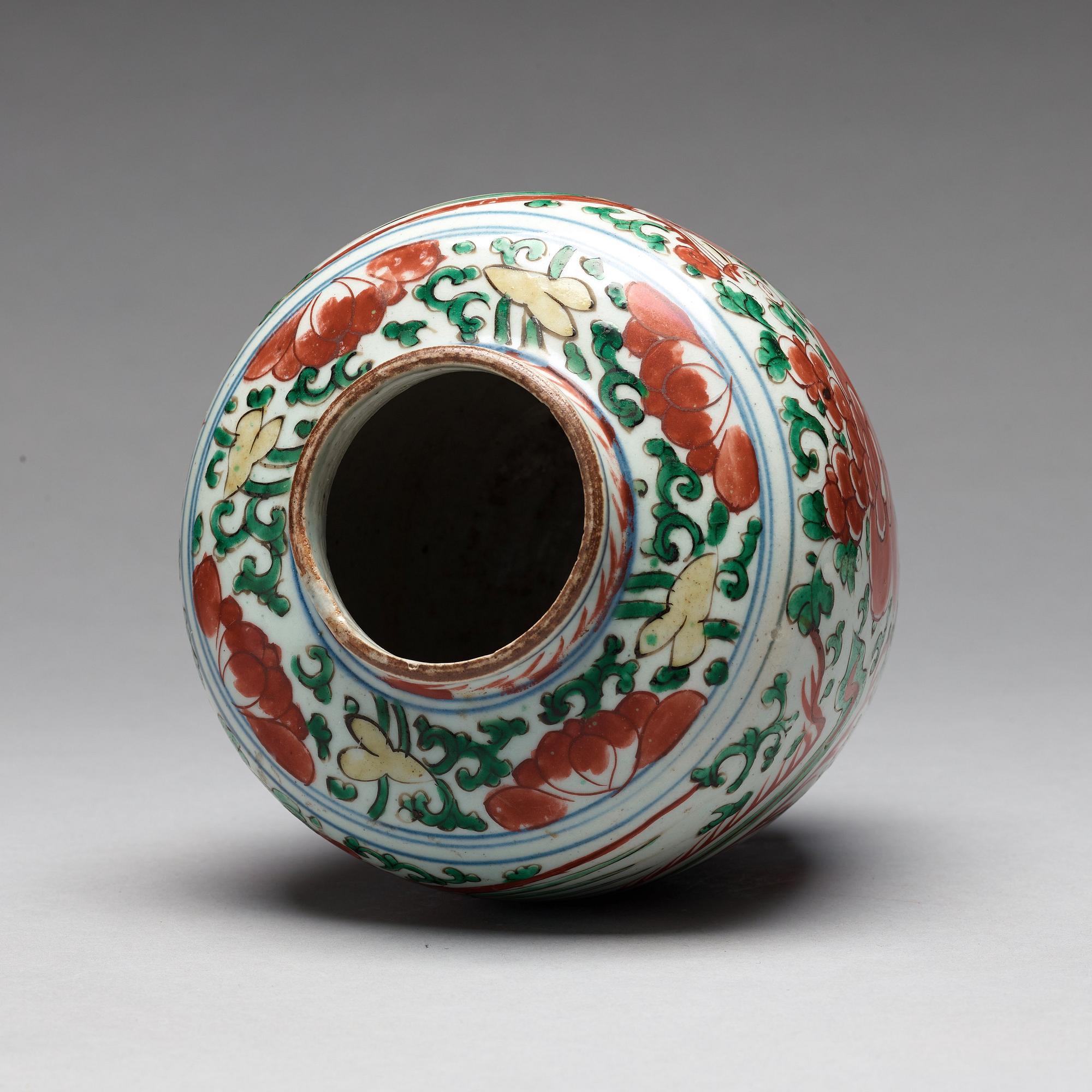 A Transitional wucai jar, 17th Century.
