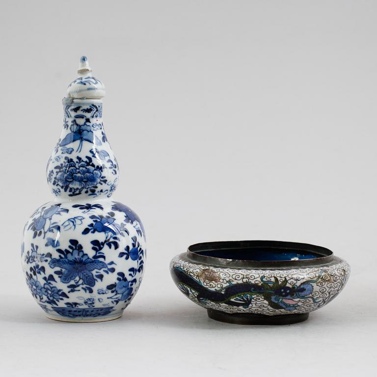 ORIENTALISKA FÖREMÅL, 4 delar, bl a 1800-/1900-tal.