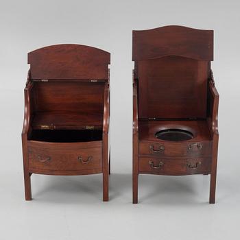 Pottskåp, 2 st, mahogny, snarlika, 1800-tal, England.