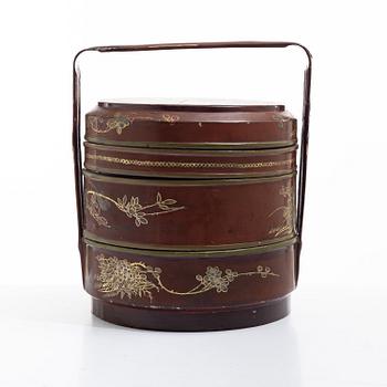 A tiered lacequered Chinese picknick basket, 20th century.