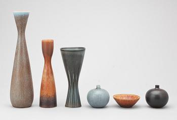 VASER samt SKÅLAR, 6 delar, stengods, Carl Harry Stålhane, Rörstrand, 1900-talets andra hälft.