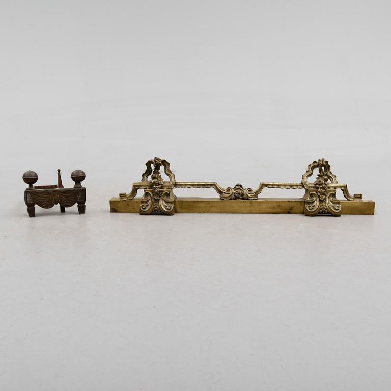BRASSTÄLL OCH ELDHUND, 1900-talets första hälft.