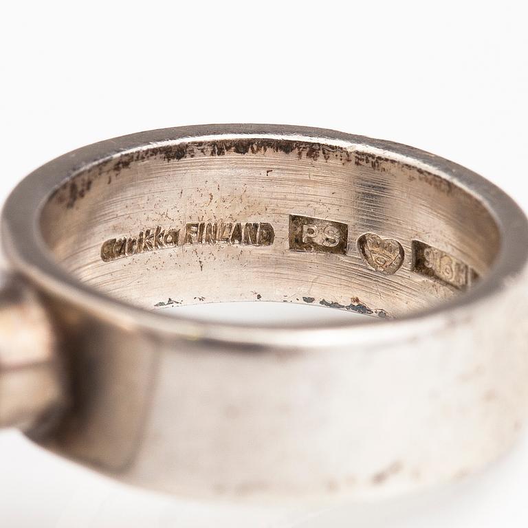 RING, silver. Pekka Sarvanto för Aarikka, Helsingfors 1965.