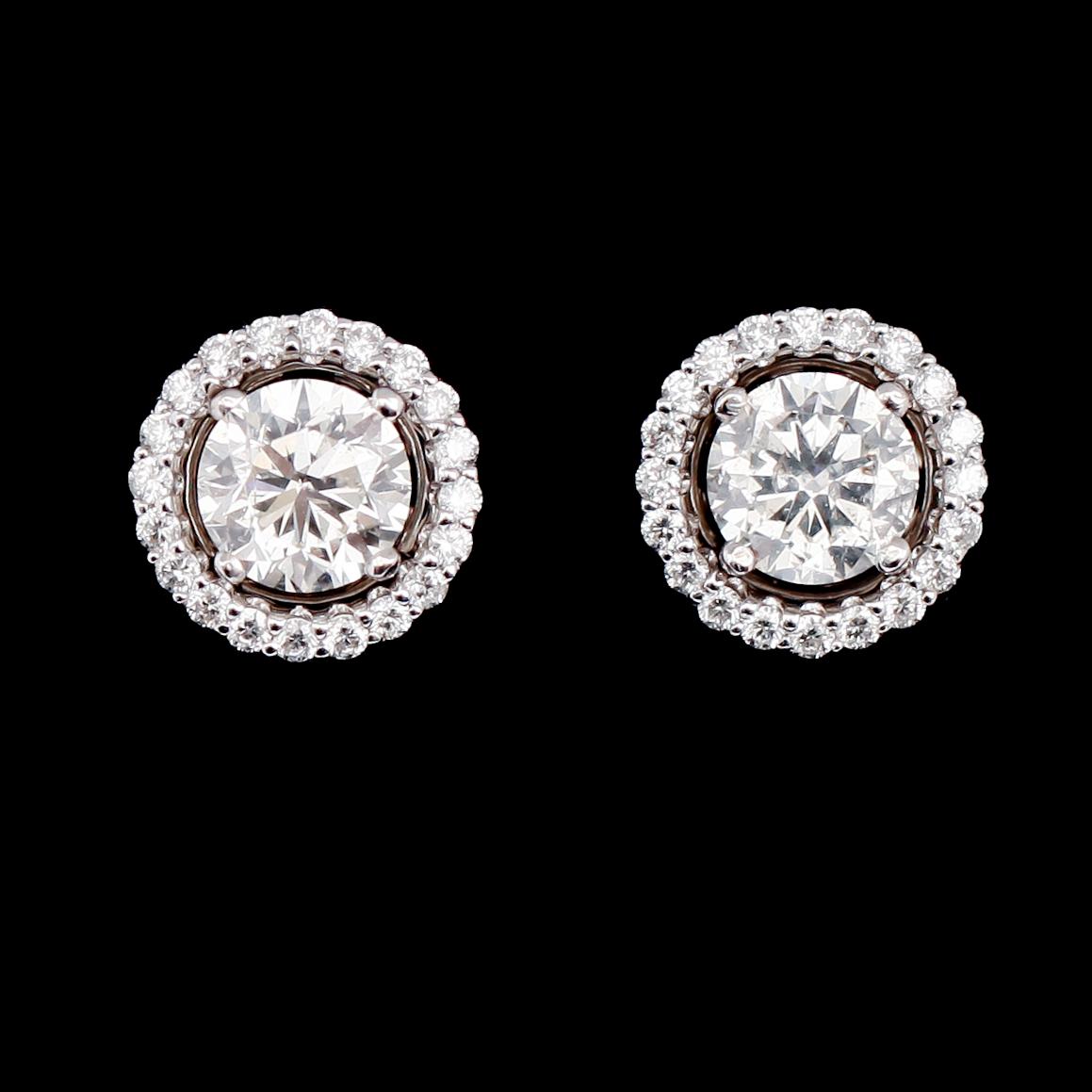 ÖRHÄNGEN, 1 par, 18 k vitguld, briljantslipade diamanter tot ca 2.52 ct.