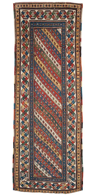 SEMI-ANTIQUE CAUCASIAN, PROBABLY GENDJE. 268,5 x 109,5 cm.