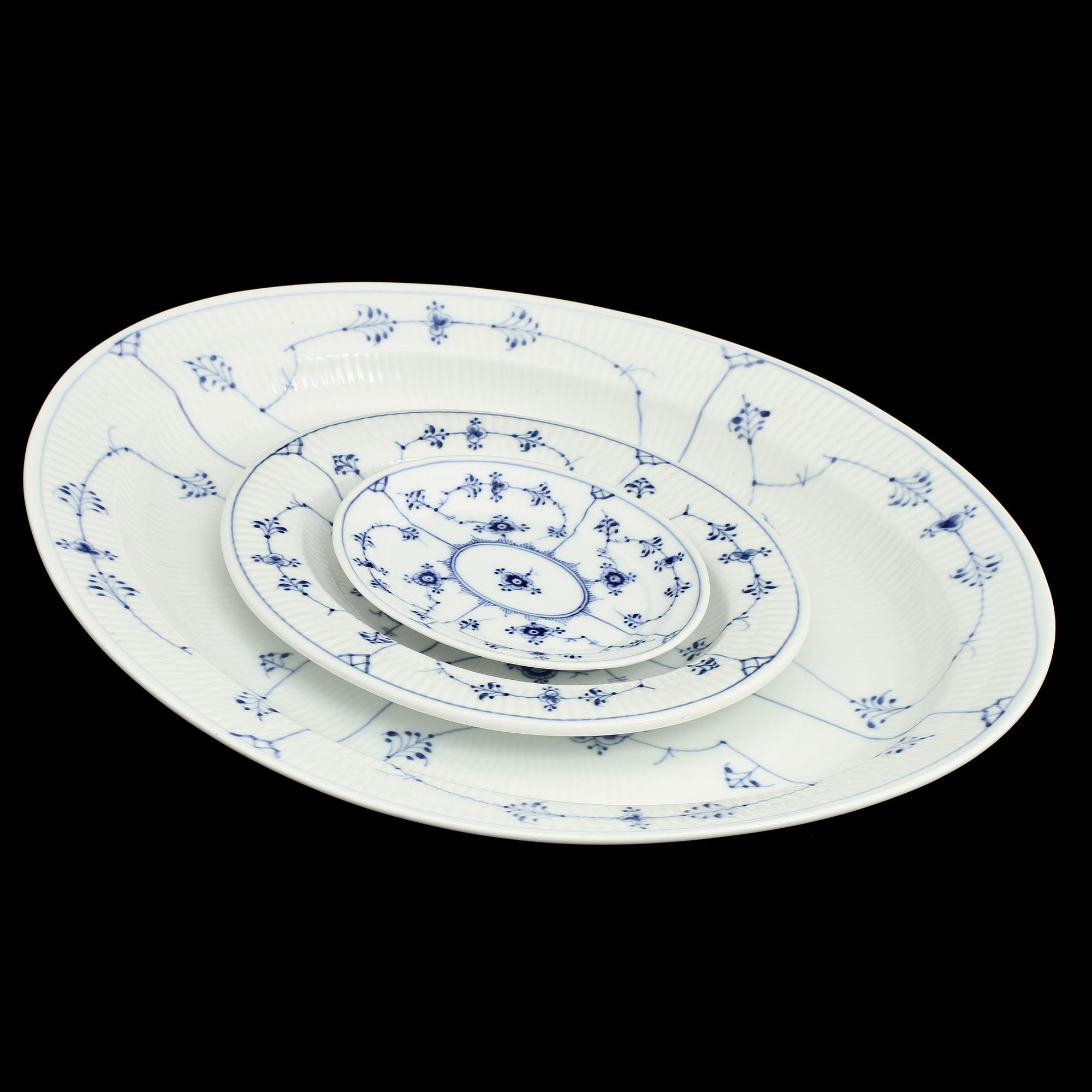 SERVISDELAR, 8 st, porslin, "Musselmalet Riflet", Royal Copenhagen, 1900-tal.
