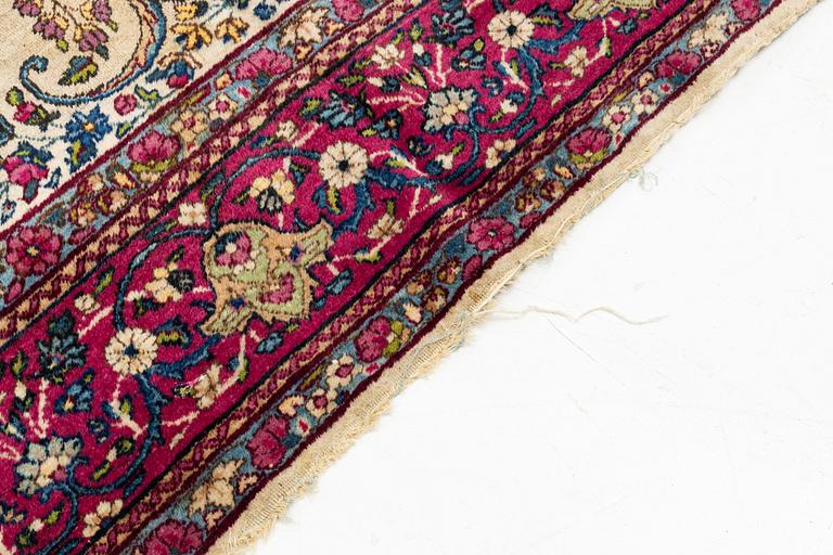 Matta, Kerman, ca 305 x 210 cm.