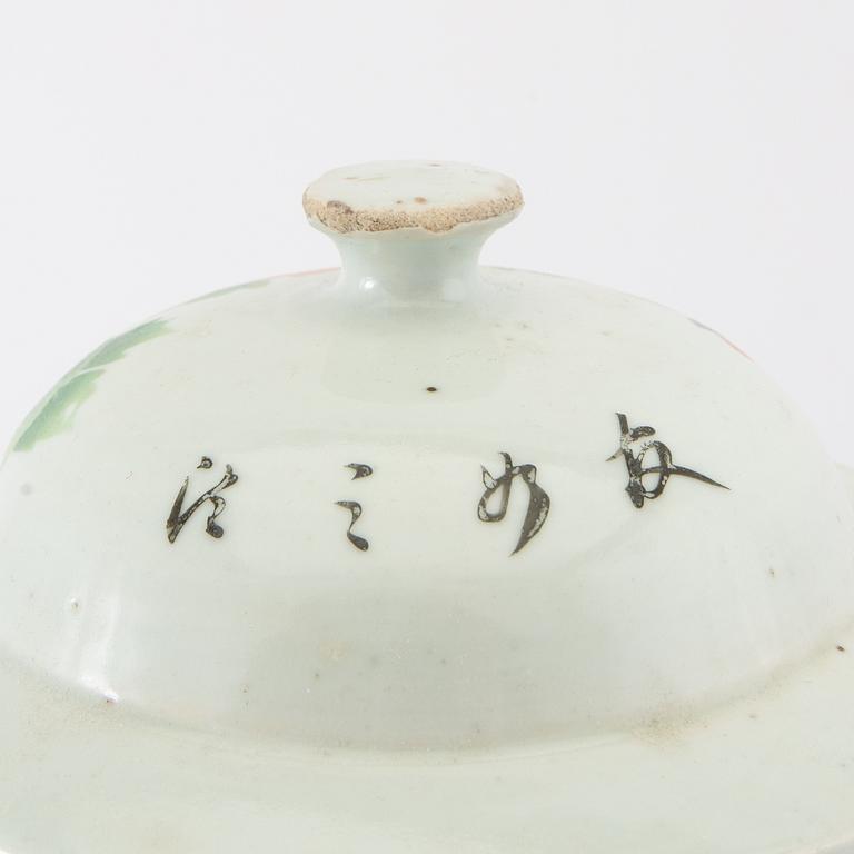 Lockurna Kina 1900-tal porslin.