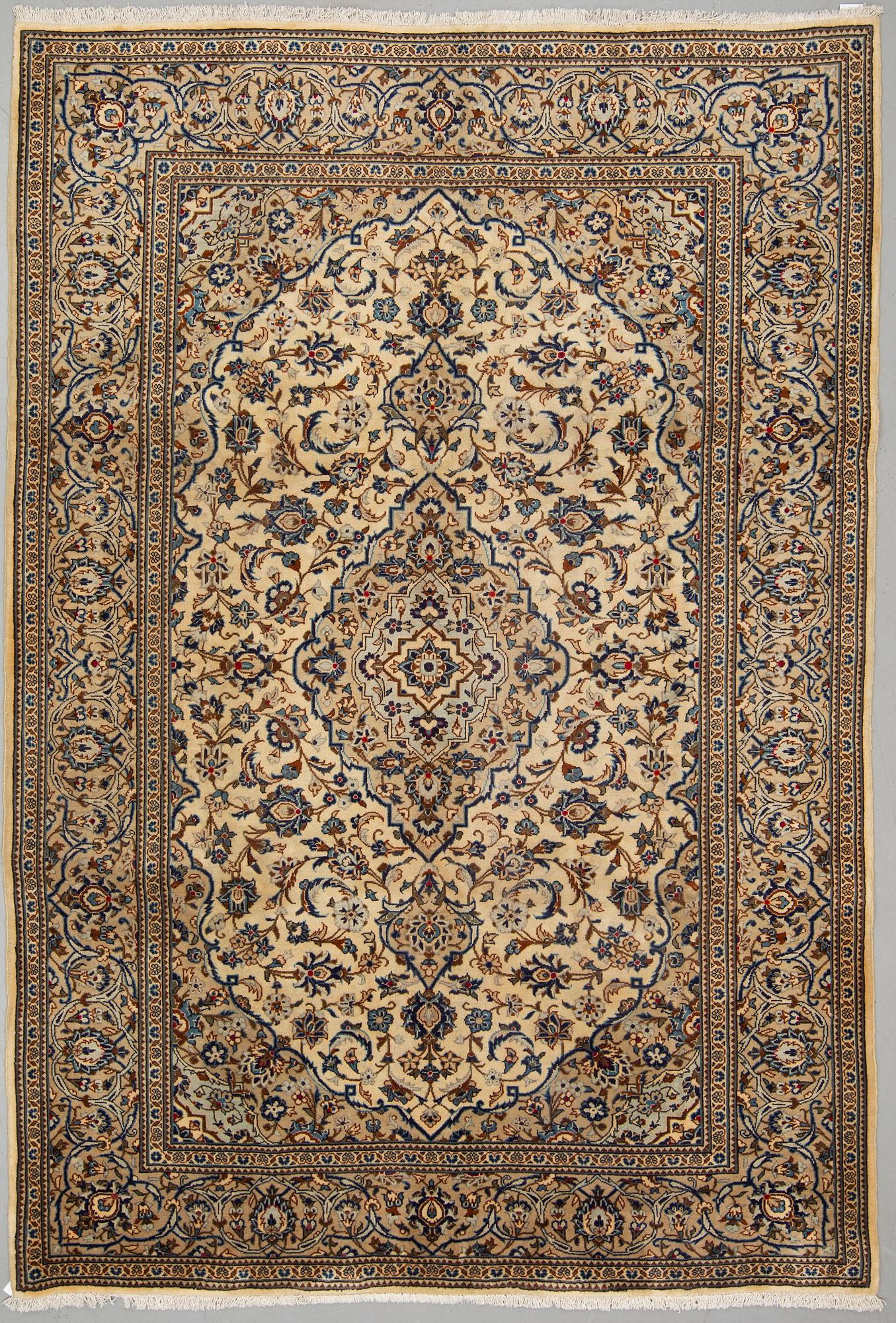 A CARPET, Keshan, ca 288 x 199 cm.