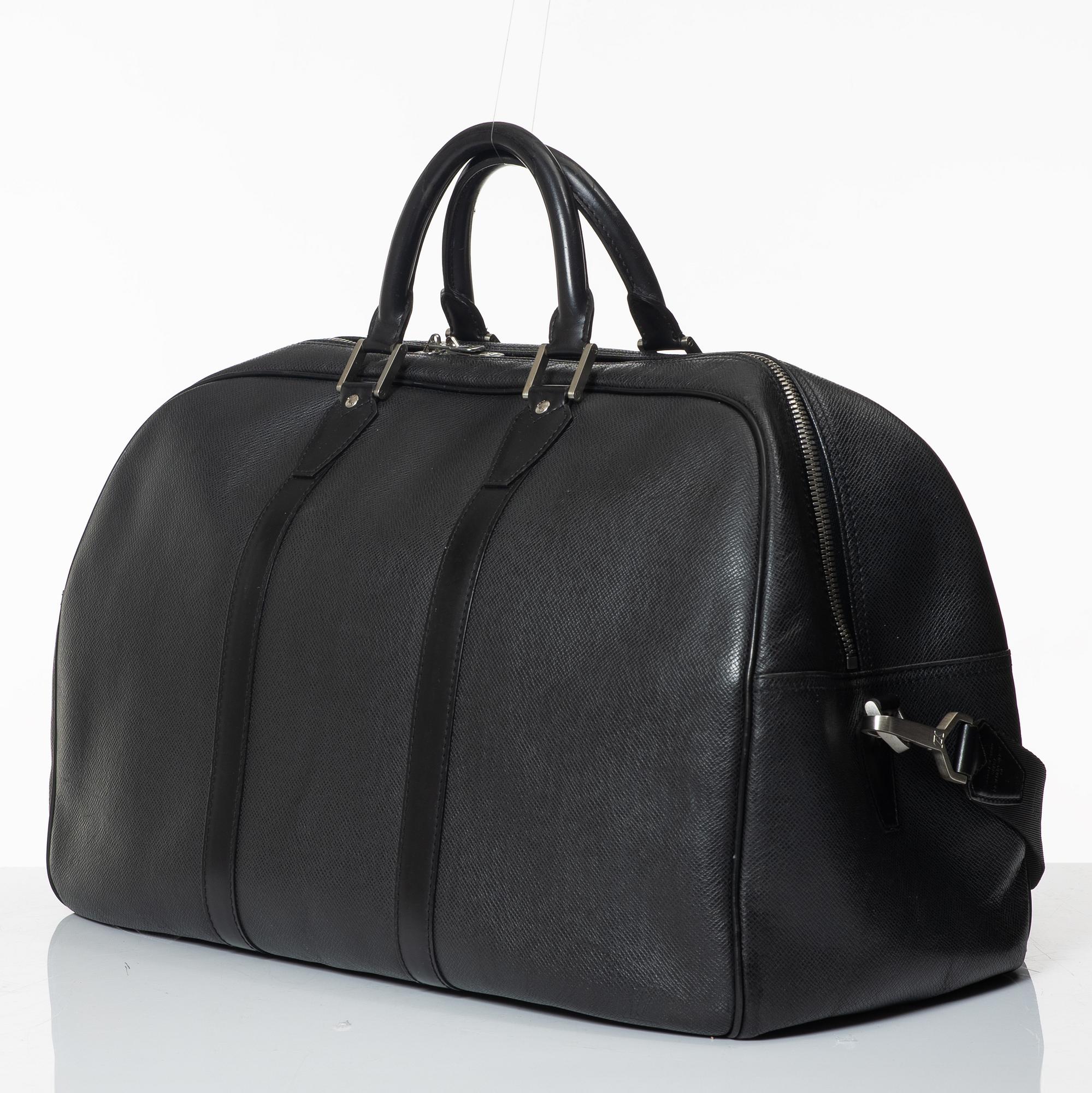 Louis Vuitton, weekendväska, "Taiga Kendall PM".