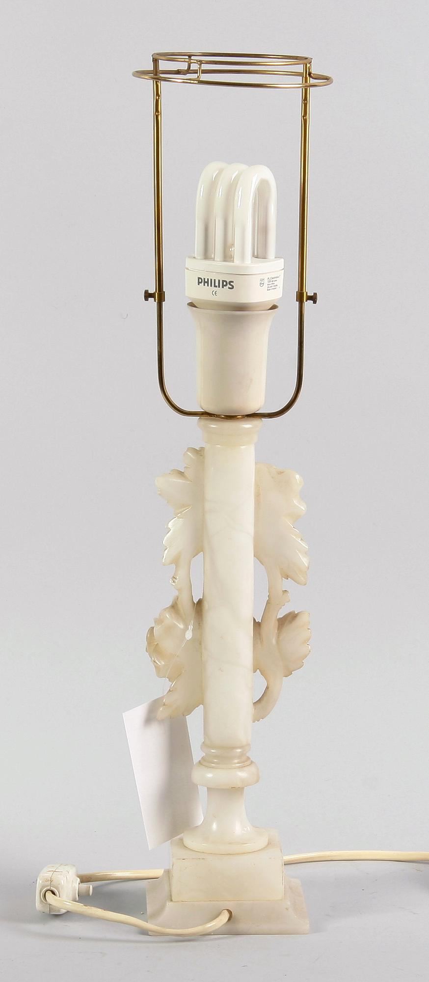 BORDSARMATUR, vit alabaster, 1900-tal.