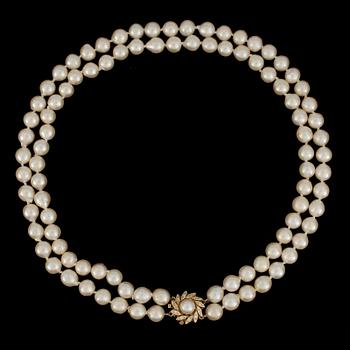 COLLIER, odlade saltvattenspärlor med lås i silver.