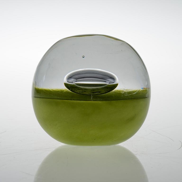 OIVA TOIKKA, A GLASS SCULPTURE. Signed Oiva Toikka Nuutajärvi Notsjö.