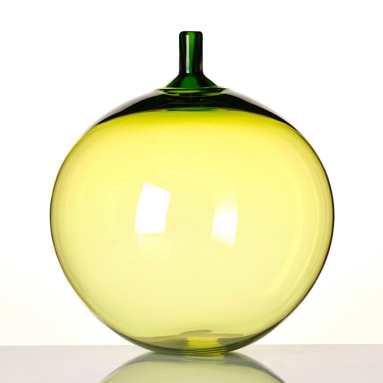 Ingeborg Lundin, an "Äpplet" (The Apple) glass vase, Orrefors, Sweden, post 1957.