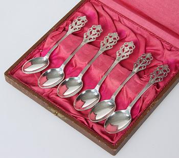 SILVERLJUSTAKAR, ett par, T. Eldh, 1986, samt KAFFESKEDAR, 6 st, silver.