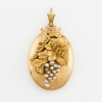 Locket/Pendant, 18K gold, vine with grapes in the form of pearls. Malmö 1870.