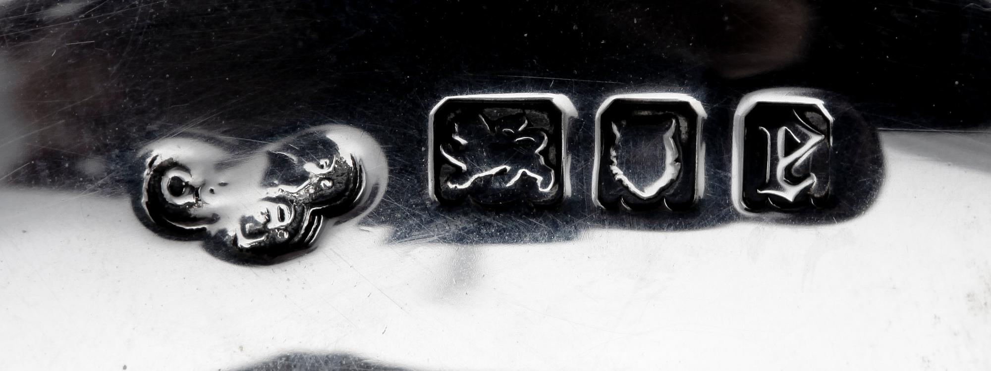 BORDSUPPSATS, 3 delar, silver, Goldsmiths and Silversmiths Company, London, England, 1920-21. Ca 1535 g.