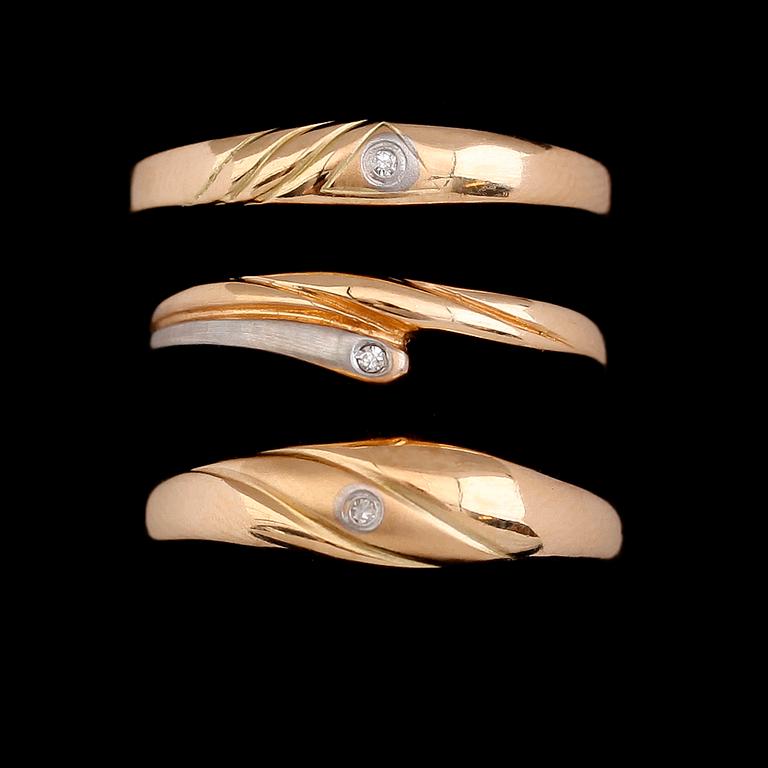 RINGAR, 3 st, 18 k guld med små diamanter, 1900-talets andra hälft. Vikt ca 4 gram.