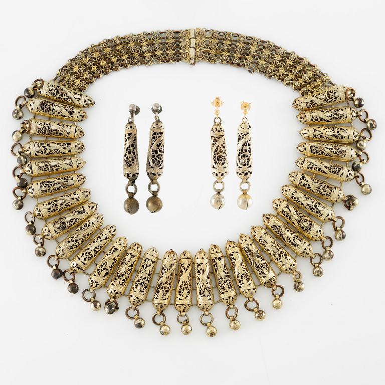 Necklace, along with two pairs of earrings, filigree work, brass-coloured metal.