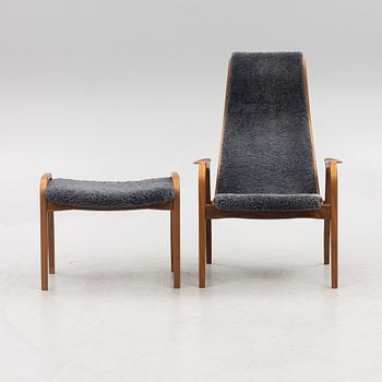 Yngve Ekström, fåtölj med fotpall, ”Lamino”,  Swedese, 2009.