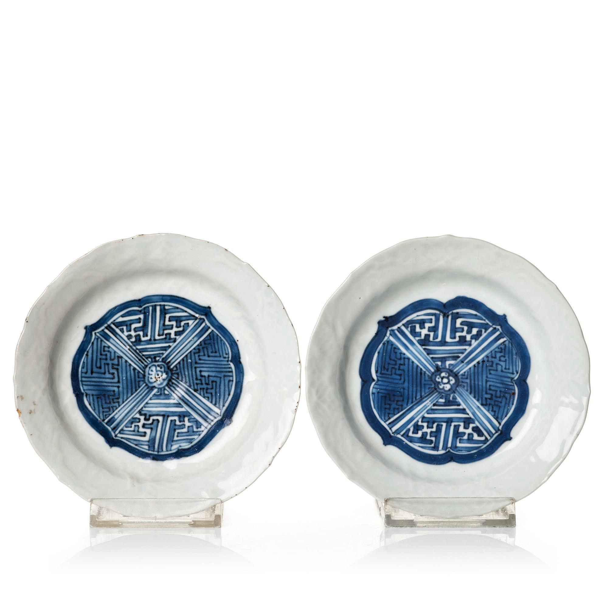 A pair of blue and white dishes, Ming dynasty, Wanli (1572-1620).