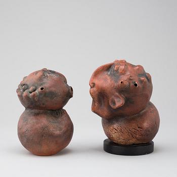 BORIS STOJKOV, skulpturer 4 st + 1 vas, signerade, stengods, Gustavsberg, 1960-/70-tal.