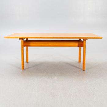 A pinewood "Asserbo" table by Børge Mogensen for Karl Andersson and Söner, second half of the 20th century.