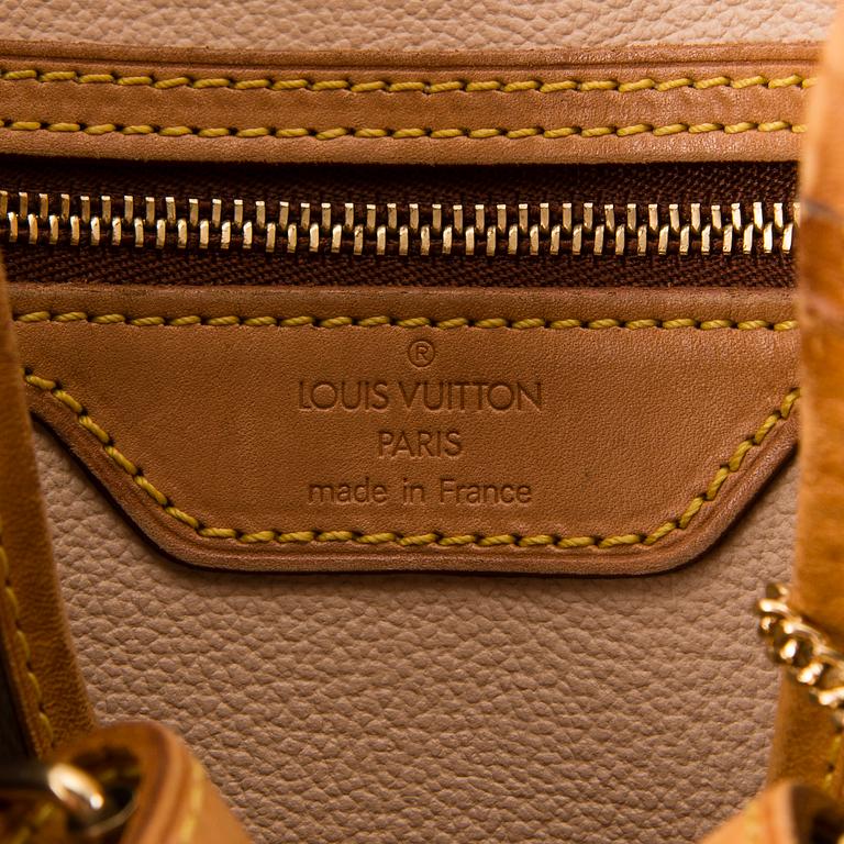 LOUIS VUITTON MONOGRAM PETIT BUCKET BAG WITH A POCHETTE.