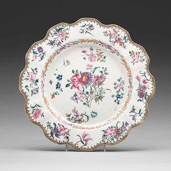 626. A famille rose dish, Qing dynasty, Qianlong (1736-95).