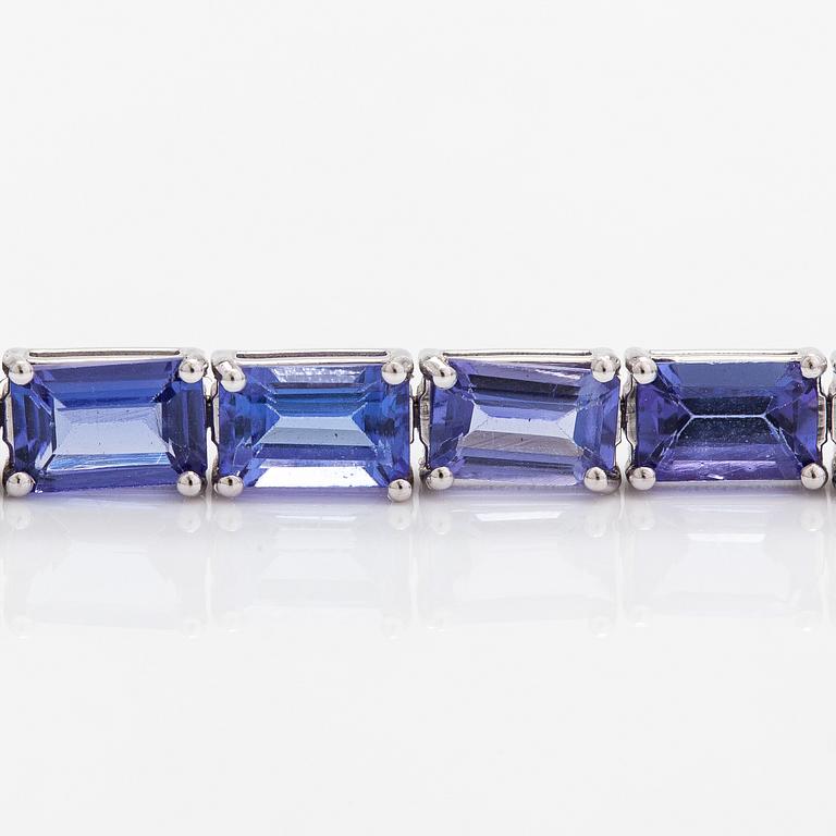 A 14K white gold bracelet with tanzanites. With Gemological center certificate.