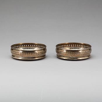 COASTERS, ett par, silver, AC & S´s LD. London, England, 1968-69.