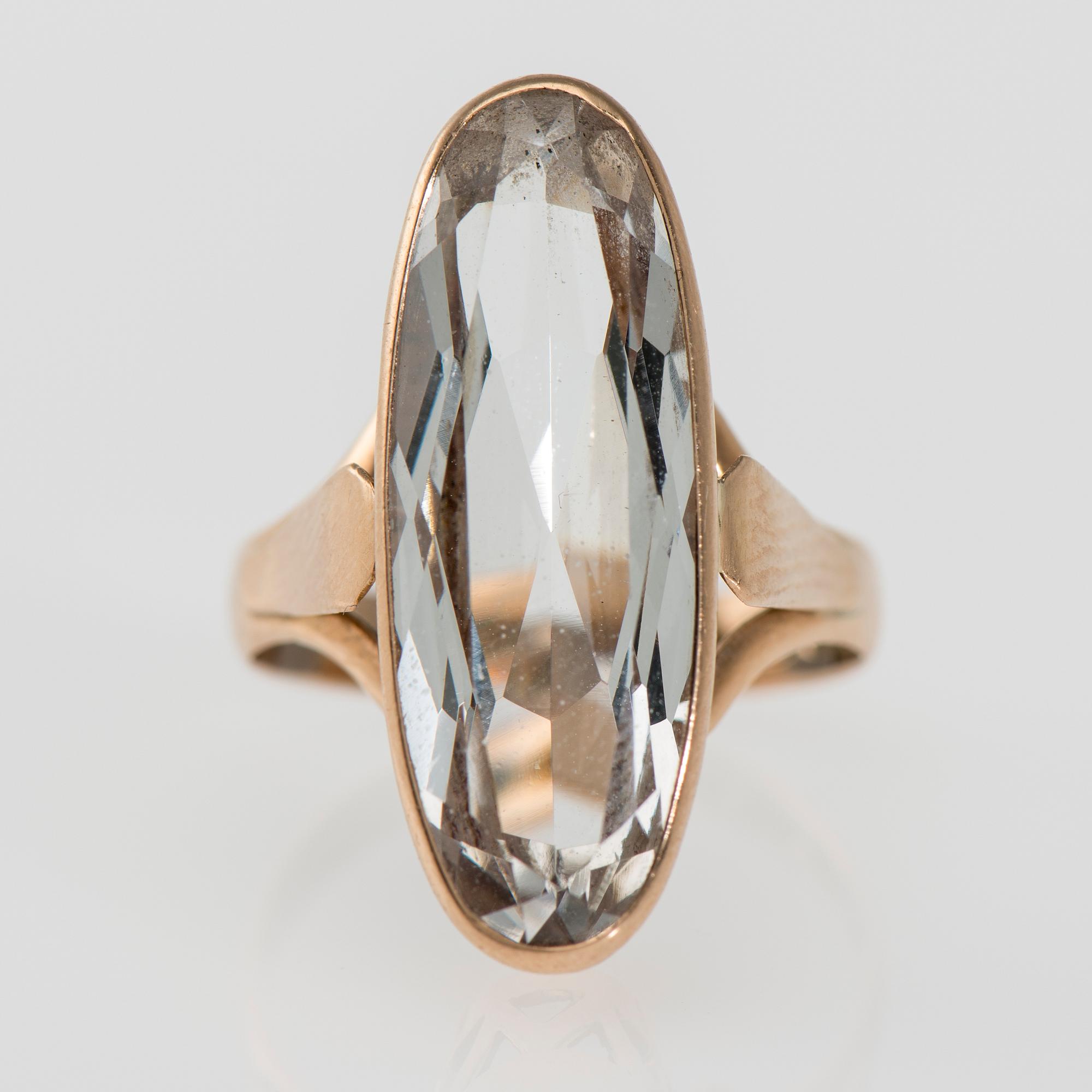 RING, 14K guld, syntetisk spinell. Korutuote, Heinola 1964. Vikt ca 5,2 g.
