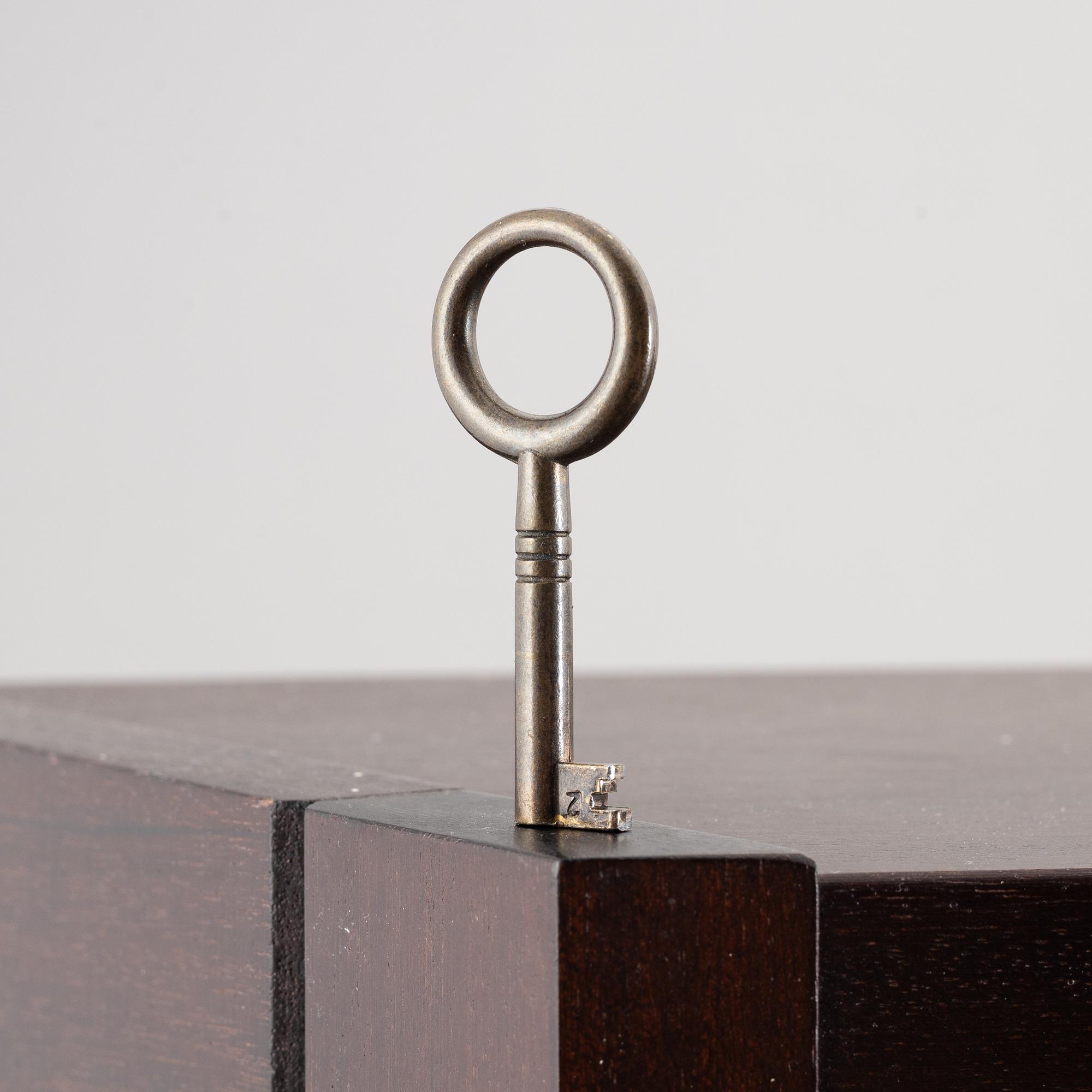 A display cabinet with a 47-piece glass service, "Koskull" from Kosta, Sweden.