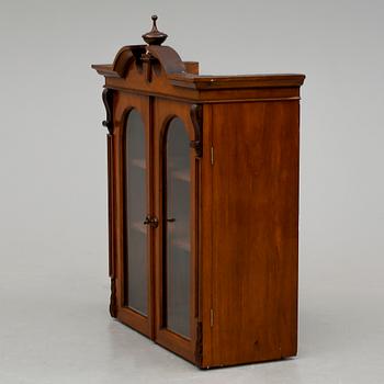 HÄNGSKÅP, nyrenässans, 1800-talets slut.