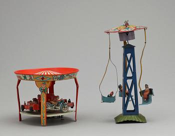 PLÅTLEKSAKER, 2 st, 1900-talets första hälft.