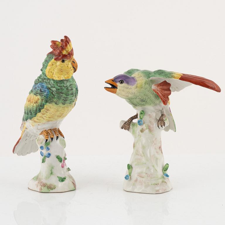 A pair of porcelain figurines, Porcelain de Paris, France, early 20th Century.