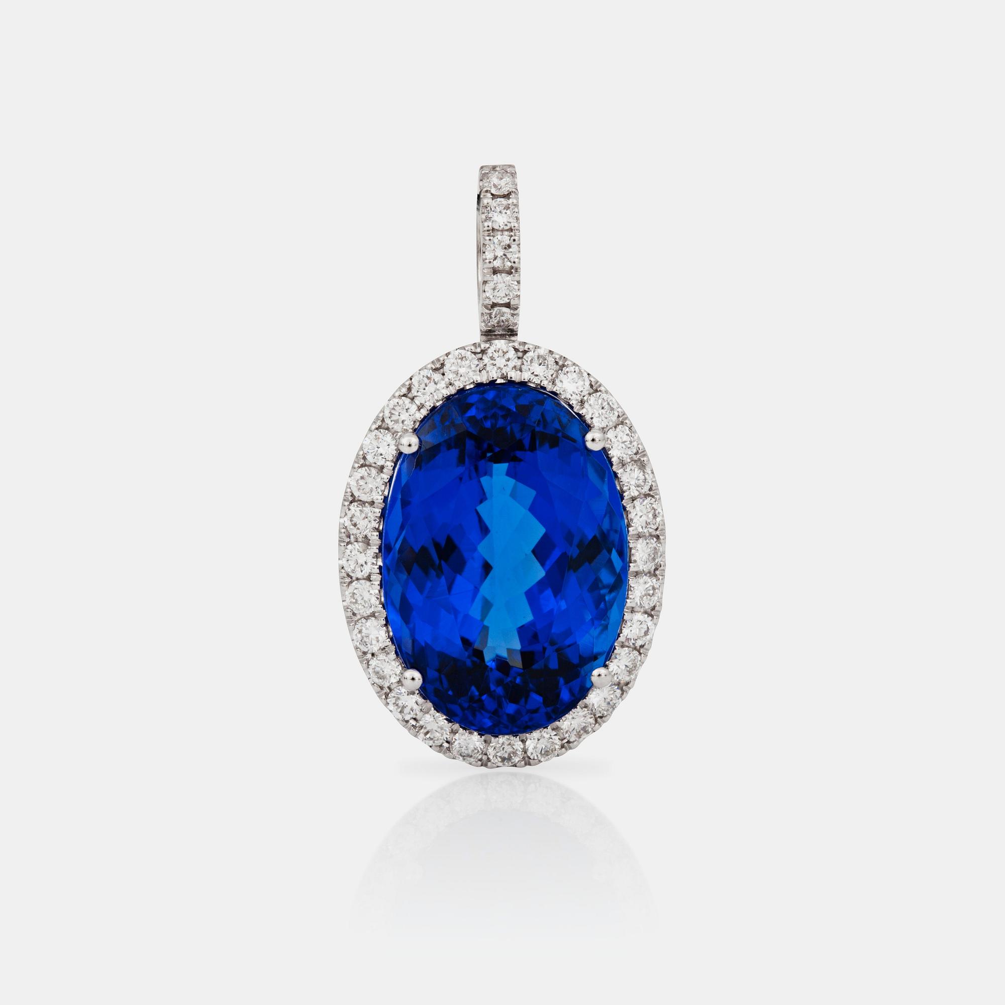 HÄNGE med tanzanit ca 12.00 ct samt briljantslipade diamanter, totalt 0.85 ct.
