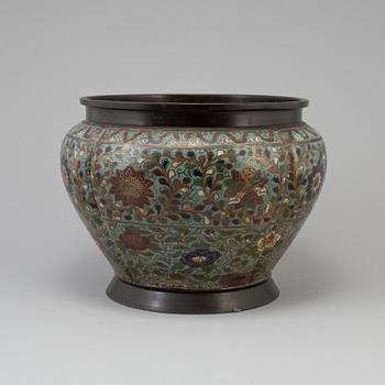 A japanese jardiniere, cloisonné, early 20th century.