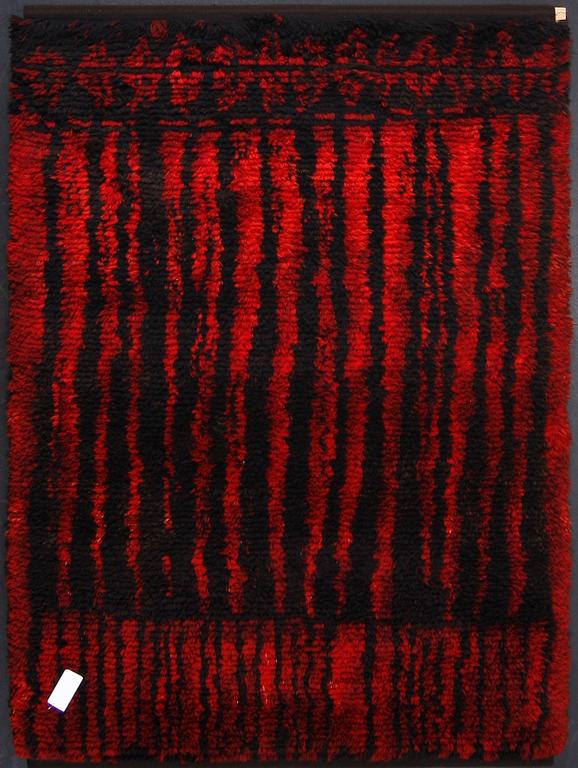 RYAMATTA, "Rödsvart" Komponerad av Kirsti Ilvessalo. Ca 180 x 135.