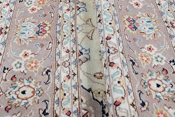 A carpet, Kashan, ca 295 x 195 cm.