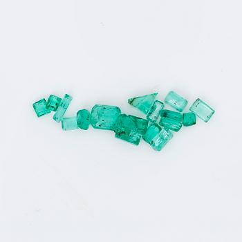 PARTI SMARAGDER, 18 st, olika slipningar. Vikt ca 3,75 ct.