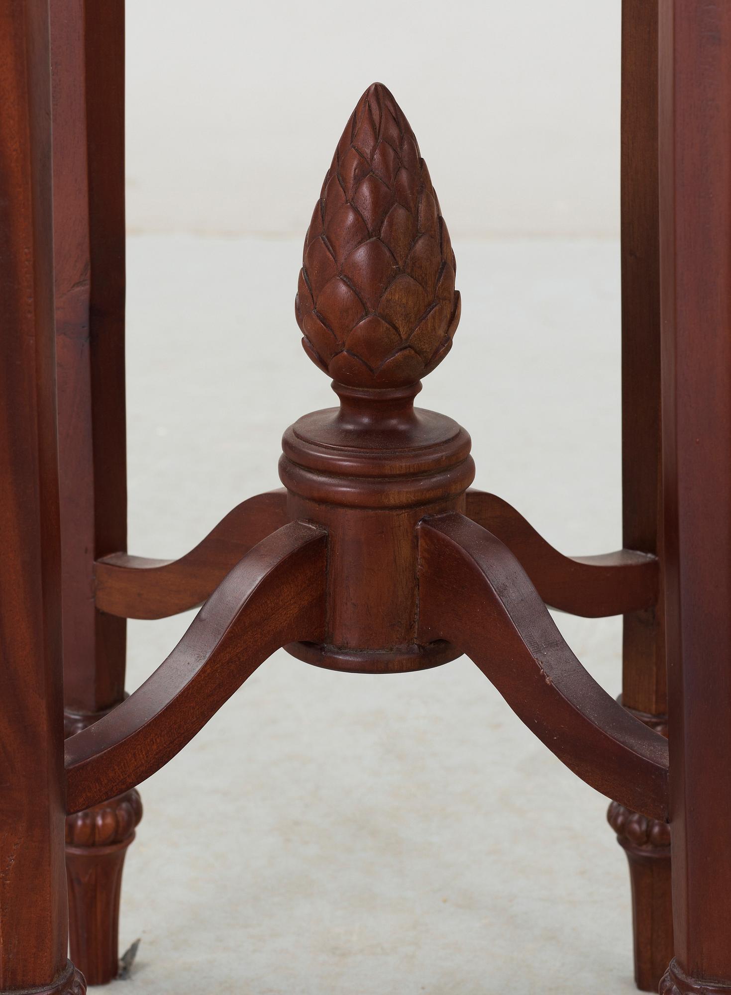 PIEDESTALER, ett par, Ny Louis XVI, sent 1800-tal.