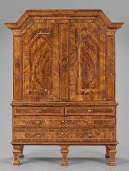 125. SKÅP. Senbarock.