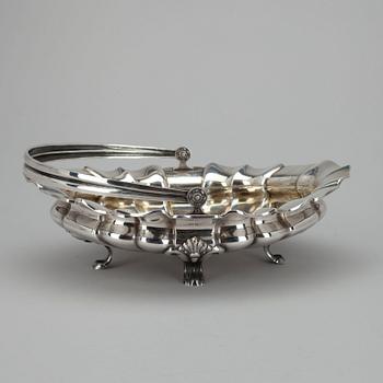 BRÖDKORG, 813 silver, Kultakeskus 1945. Vikt 638 g.